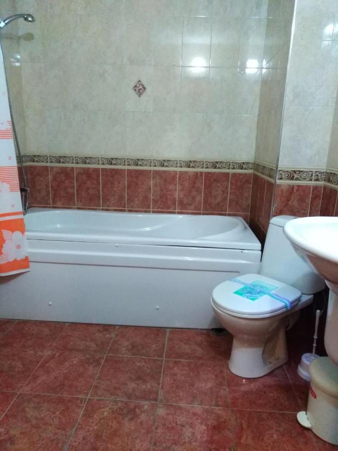 Хотел Златна Котва Kazanlŭk Buitenkant foto