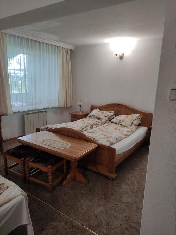 Хотел Златна Котва Kazanlŭk Buitenkant foto