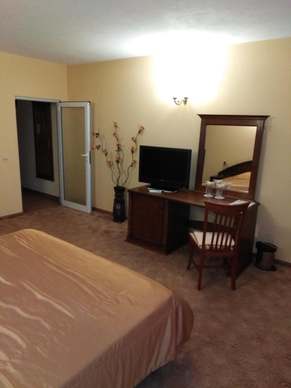 Хотел Златна Котва Kazanlŭk Kamer foto